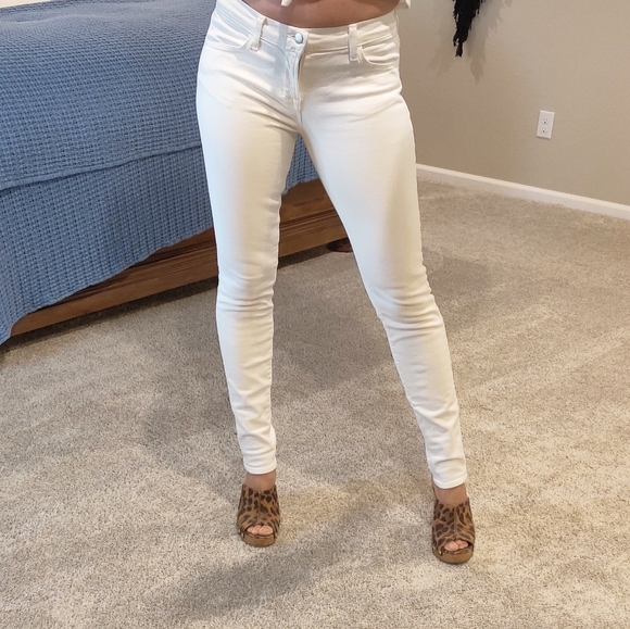 White Skinny Jeans with ✨holes✨ - Picture 1 of 7